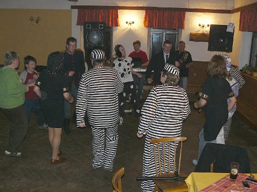 Osmmaškarní medovinový bál